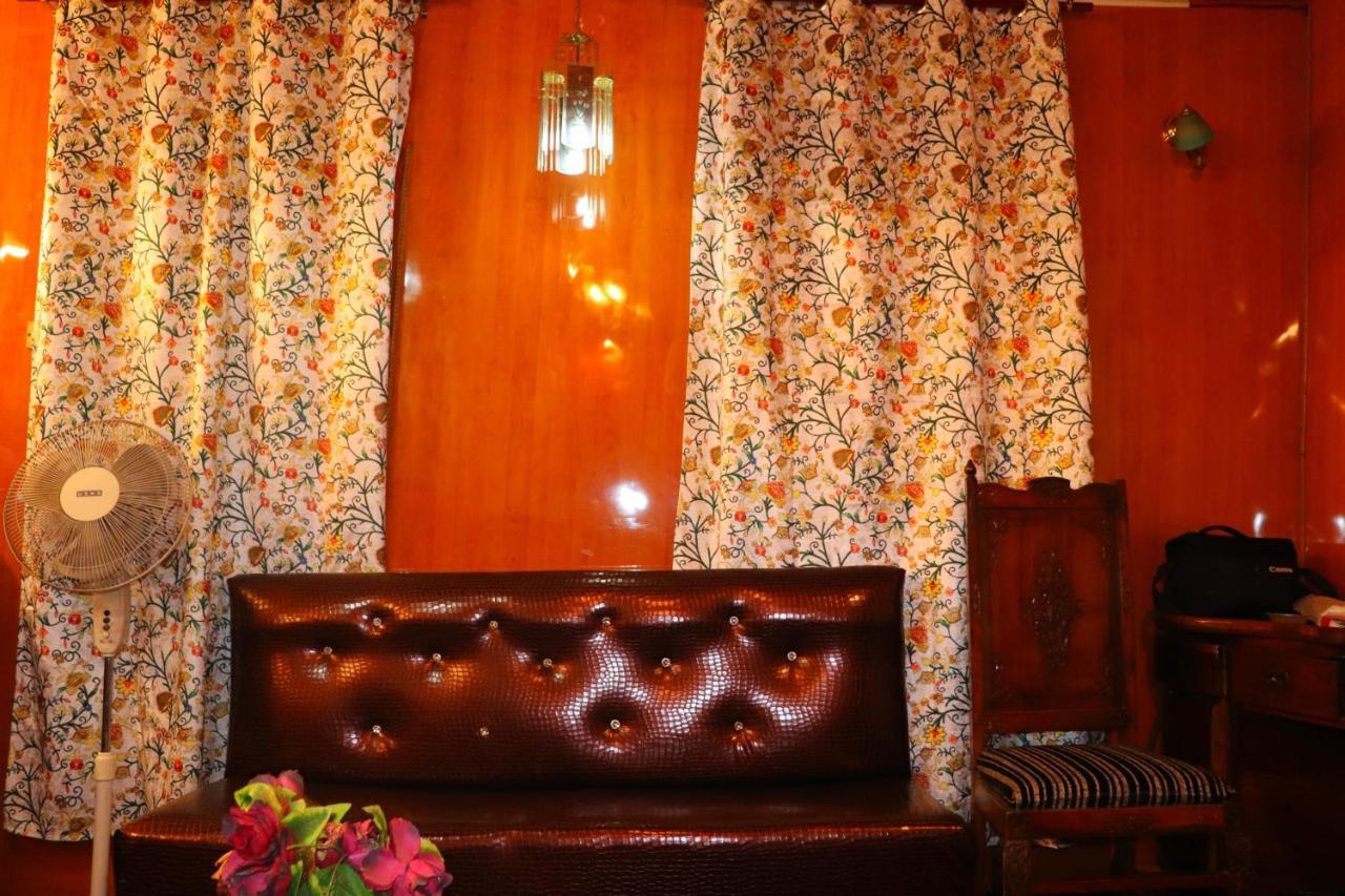 House Boat New Pala Palace Srīnagar 외부 사진