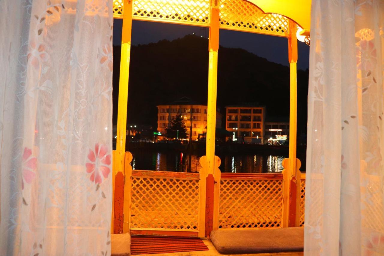 House Boat New Pala Palace Srīnagar 외부 사진
