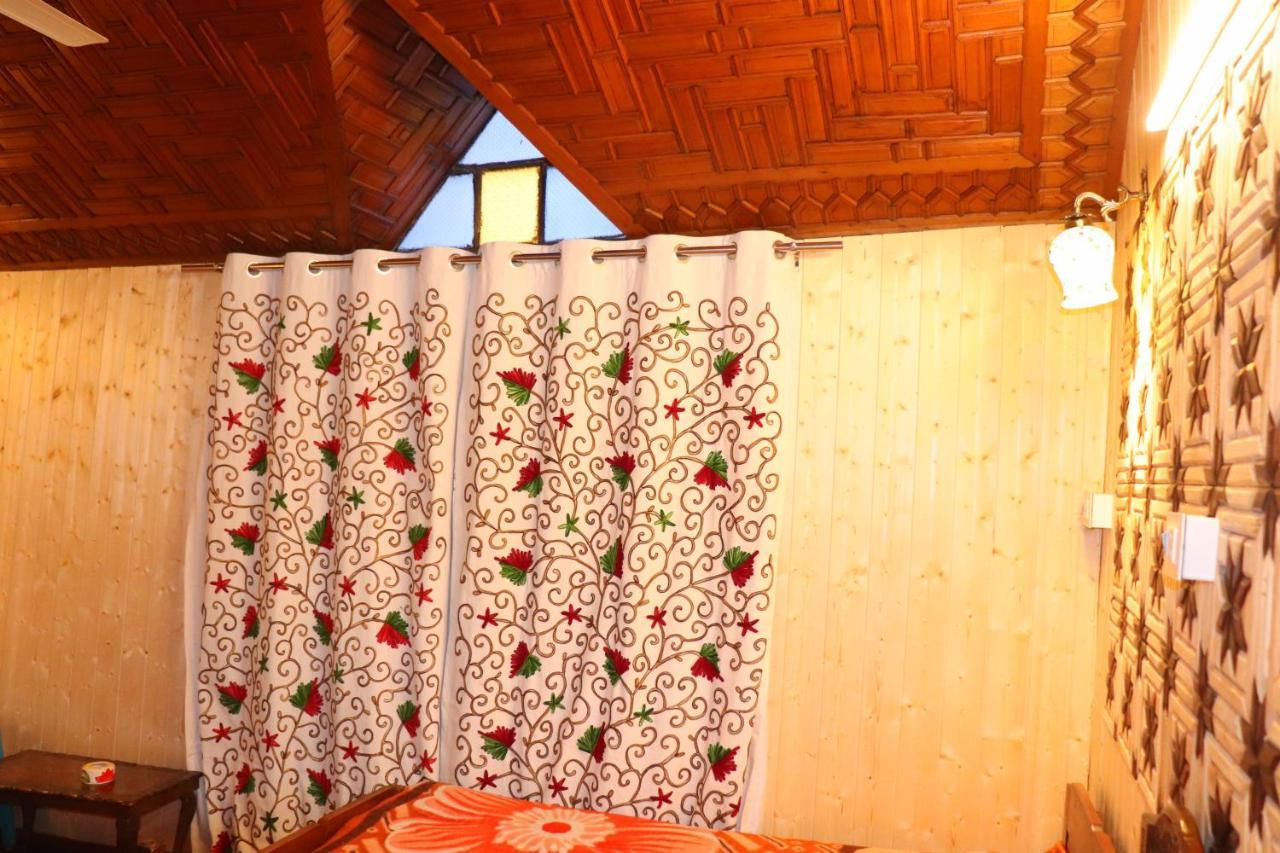 House Boat New Pala Palace Srīnagar 외부 사진