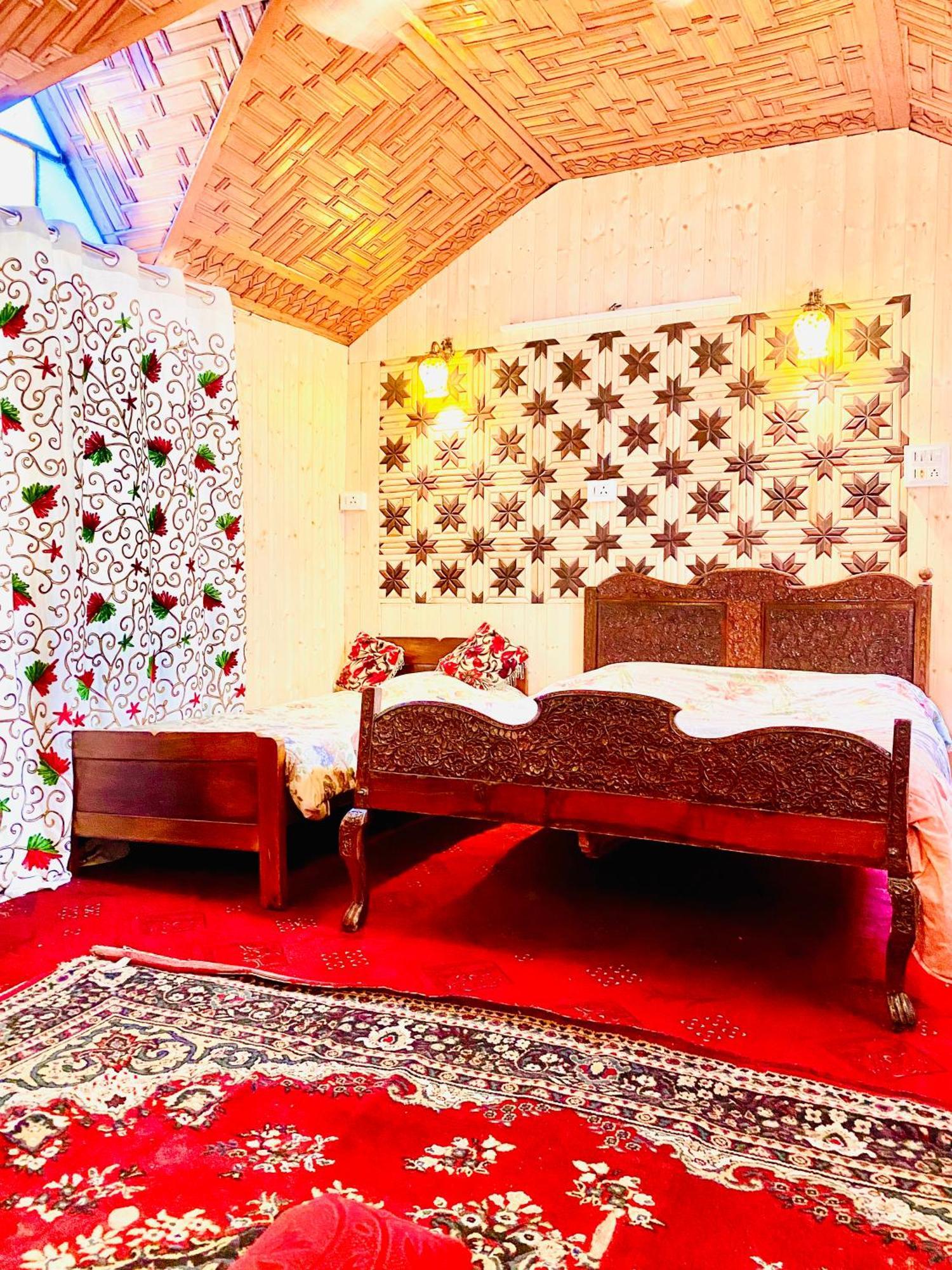House Boat New Pala Palace Srīnagar 외부 사진